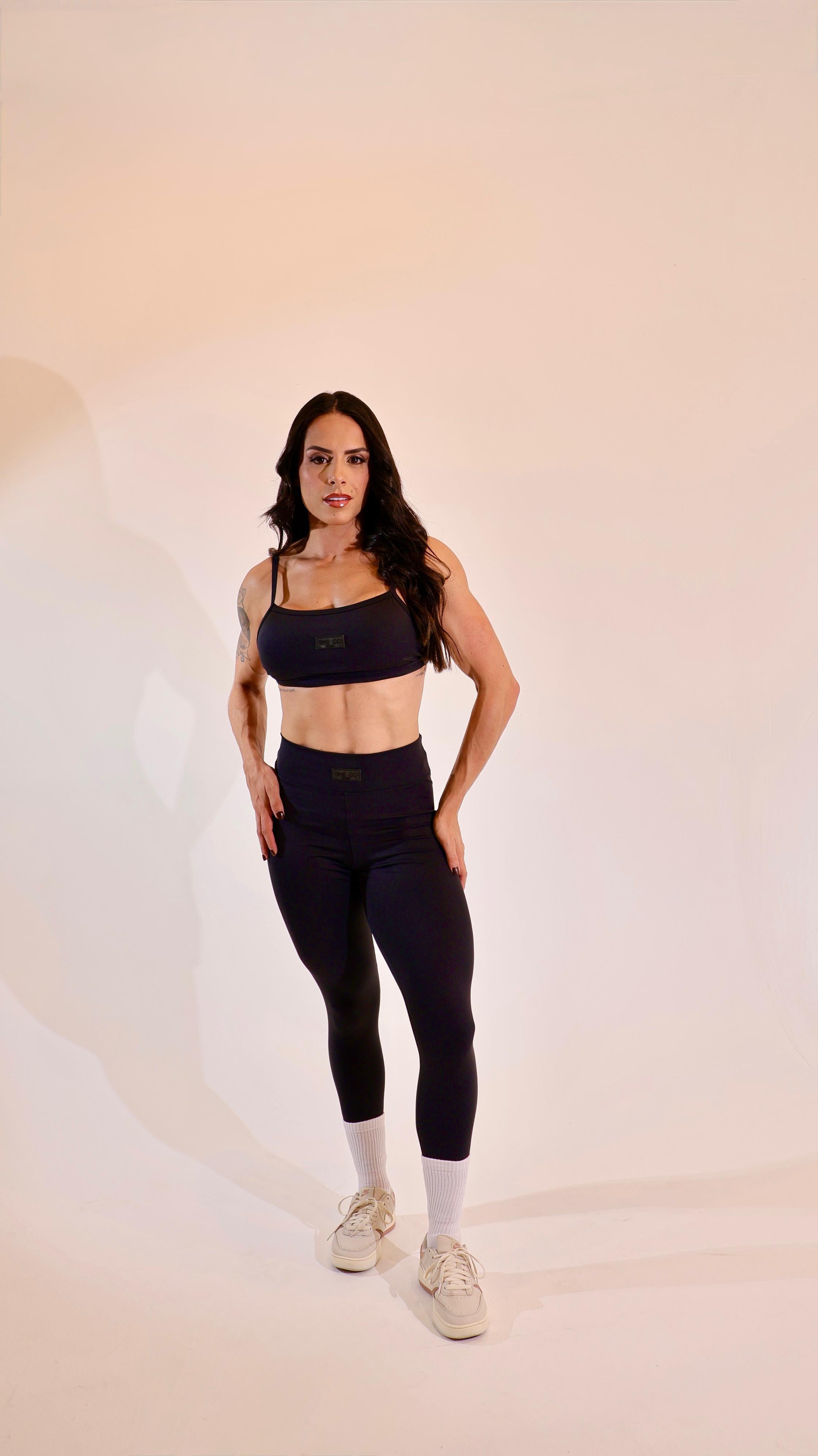 Conjunto  Preto com Top Estruturado e Legging Cintura Alta
