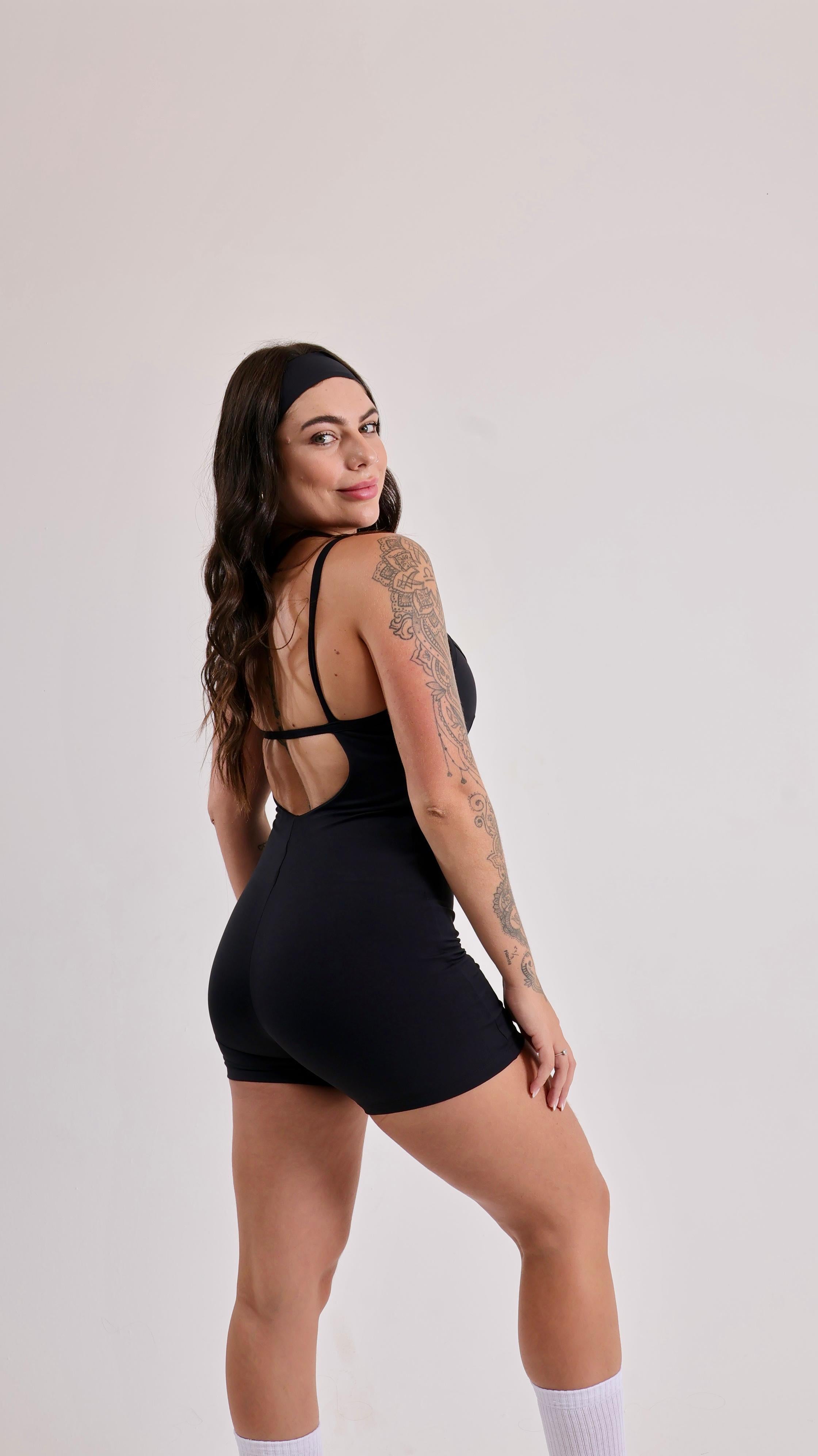 Macaquinho  Preto com Alta Compressão e Modelagem