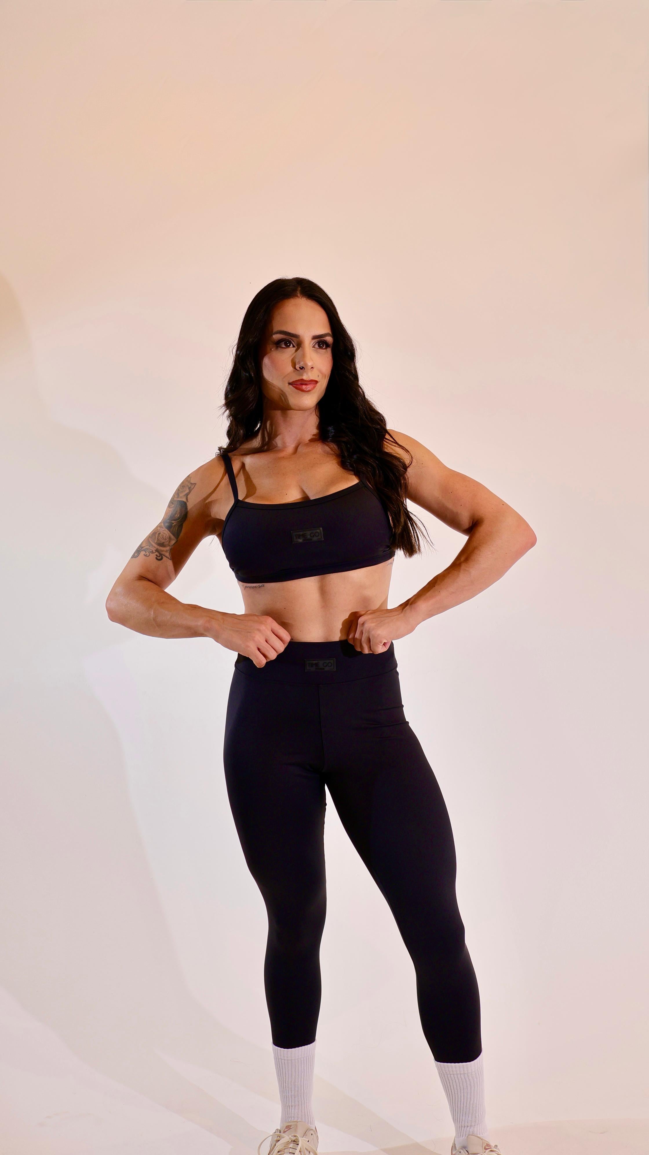 Conjunto  Preto com Top Estruturado e Legging Cintura Alta