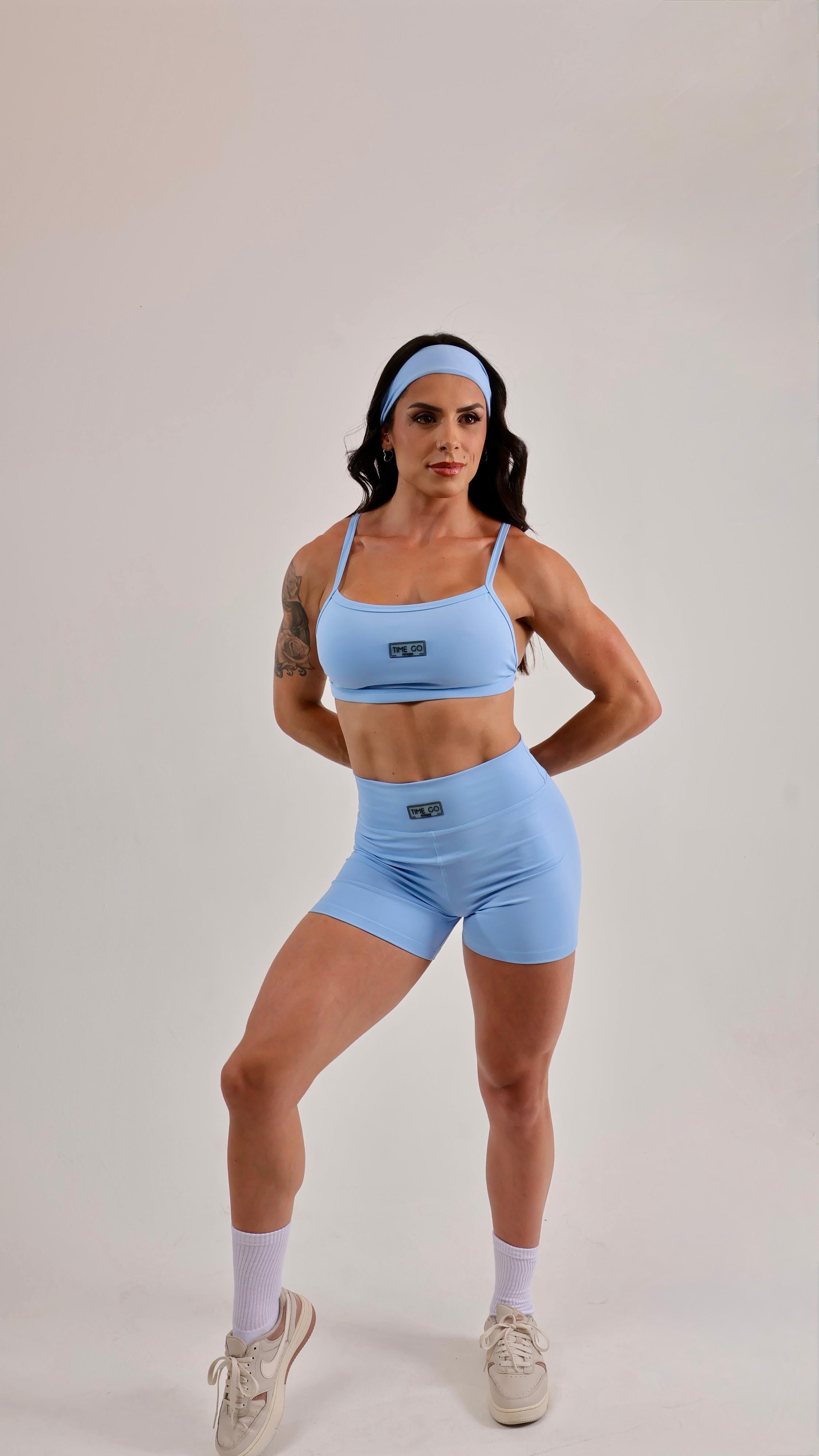 Conjunto Azul Claro com Top Estruturado e Short Cintura Alta