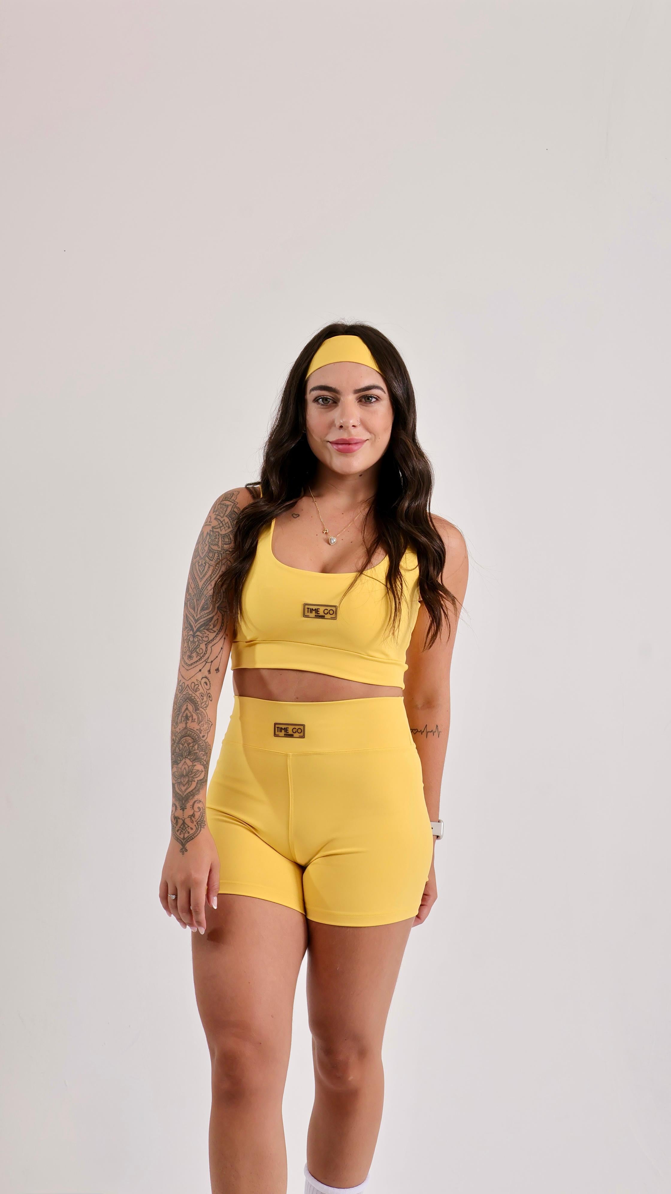 Conjunto Amarelo com Top Estruturado e Short Cintura Alta