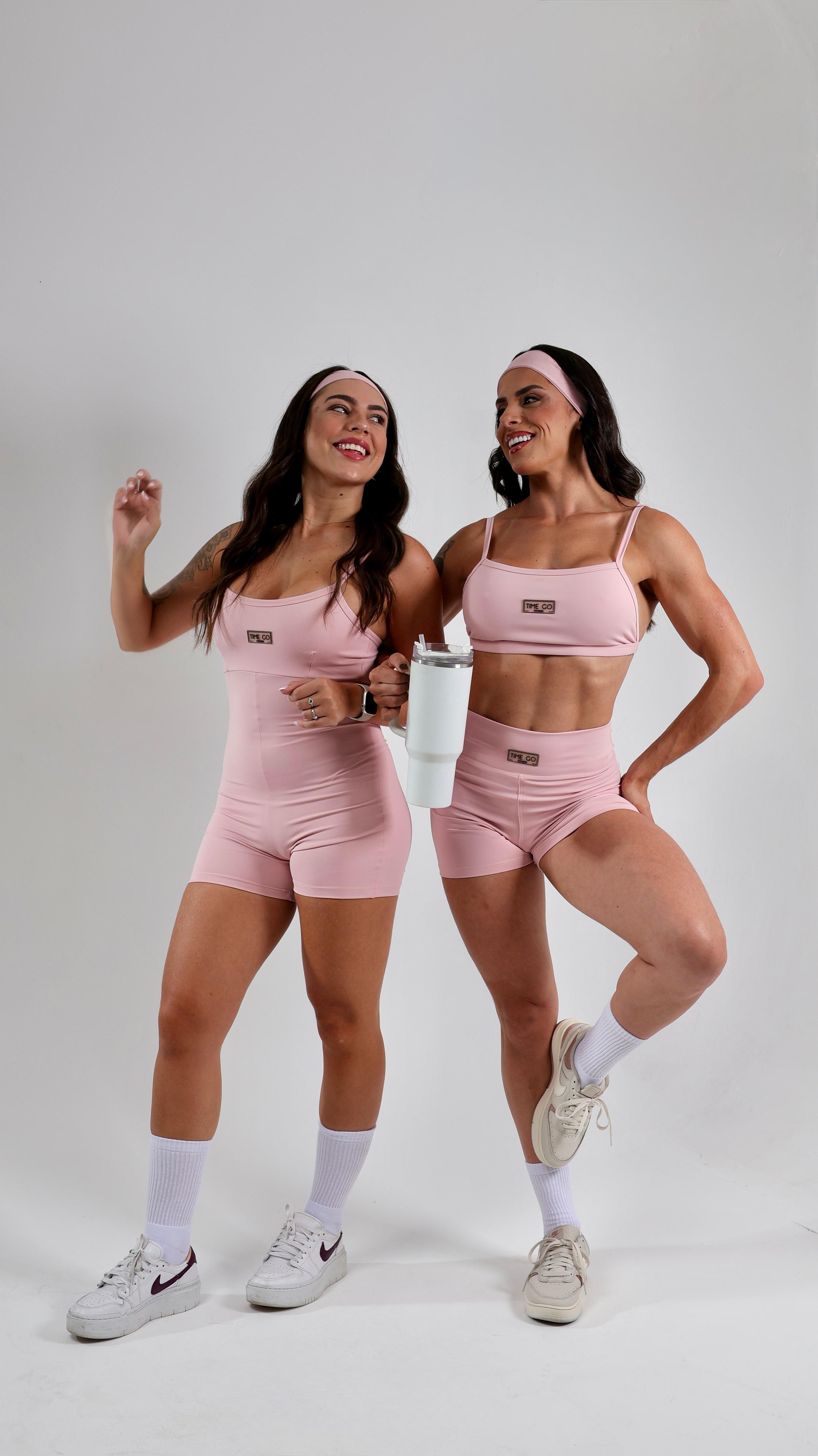 Conjunto Rosa Blush com Top de Alça Fina e Short Cintura Alta